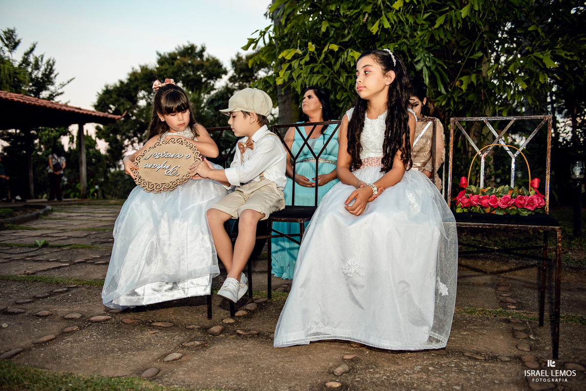 Casamento de Tahina e Fabricio realizado na Silmaria noivas na igreja maratona em cidade de Para de minas/MG, fotografia registrada com make de Dionizio pelo fotógrafo de casamento Israel Lemos.