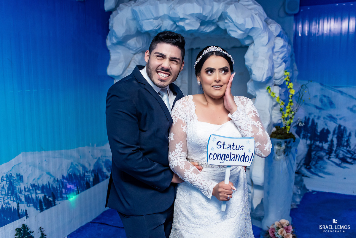 fotos de save the date pre casamento na cidade de Monte Verde pelo fotografo Israel Lemos  frio