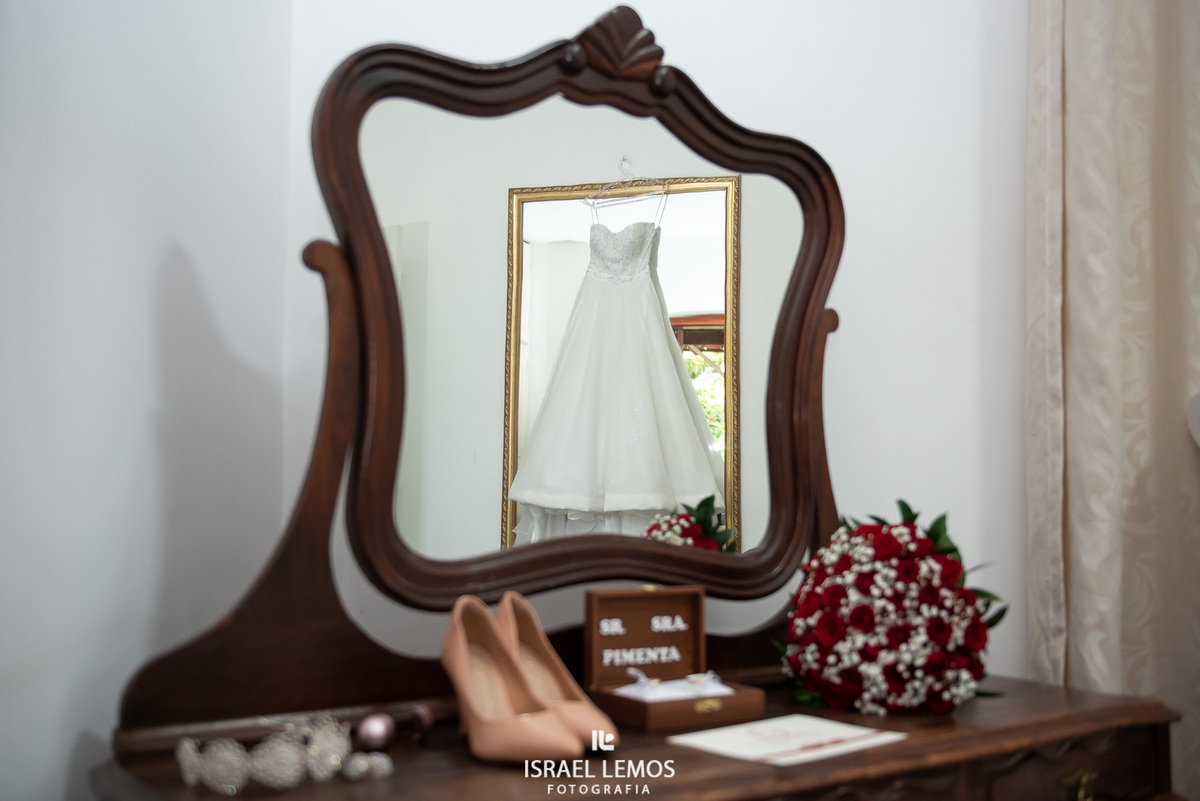 Confira as fotos do casamento do casal Rafaela e Mateus um casal fantástico. Esse casamento mágico aconteceu na igreja de São Francisco na cidade de Pará de Minas|MG. Logo depois os noivos receberam os cumprimentos no em um sitio particular.  #borala #noi