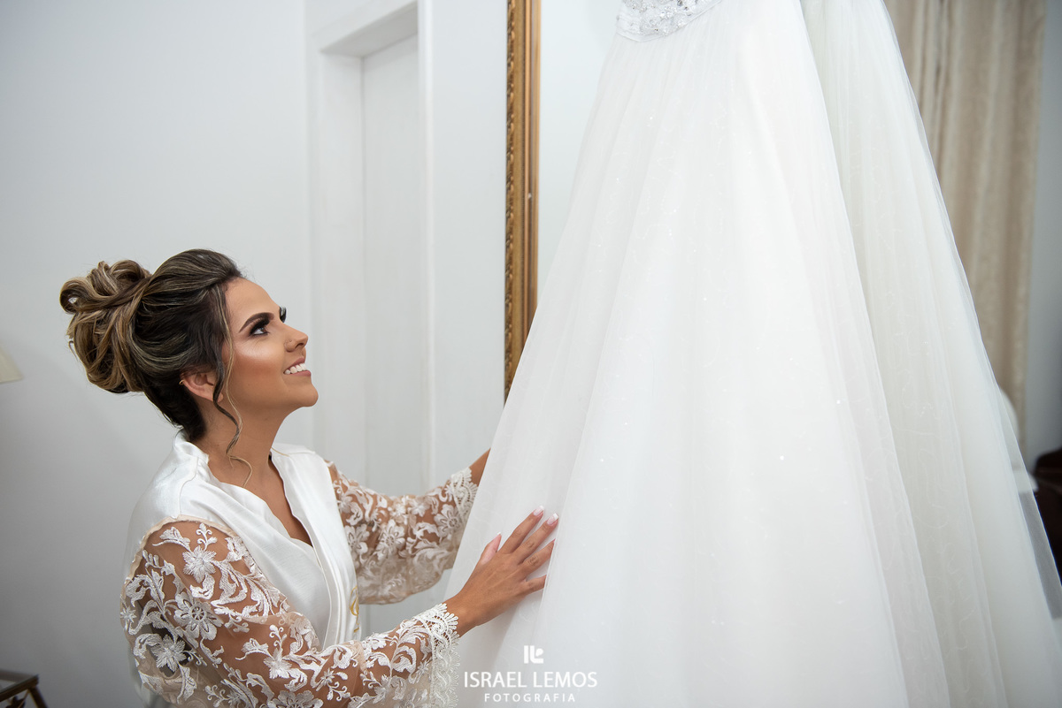 Confira as fotos do casamento do casal Rafaela e Mateus um casal fantástico. Esse casamento mágico aconteceu na igreja de São Francisco na cidade de Pará de Minas|MG. Logo depois os noivos receberam os cumprimentos no em um sitio particular.  #borala #noi