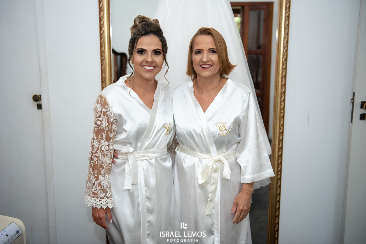 Confira as fotos do casamento do casal Rafaela e Mateus um casal fantástico. Esse casamento mágico aconteceu na igreja de São Francisco na cidade de Pará de Minas|MG. Logo depois os noivos receberam os cumprimentos no em um sitio particular.  #borala #noi