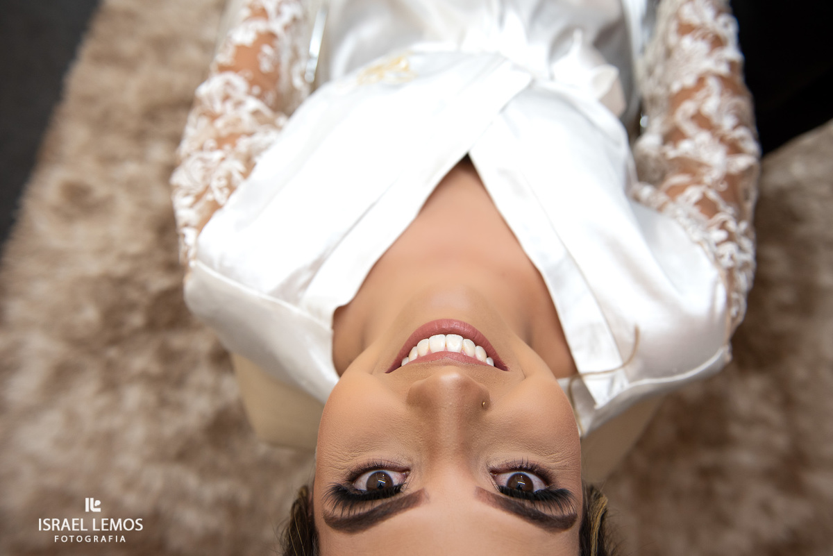 noiva maquiando 