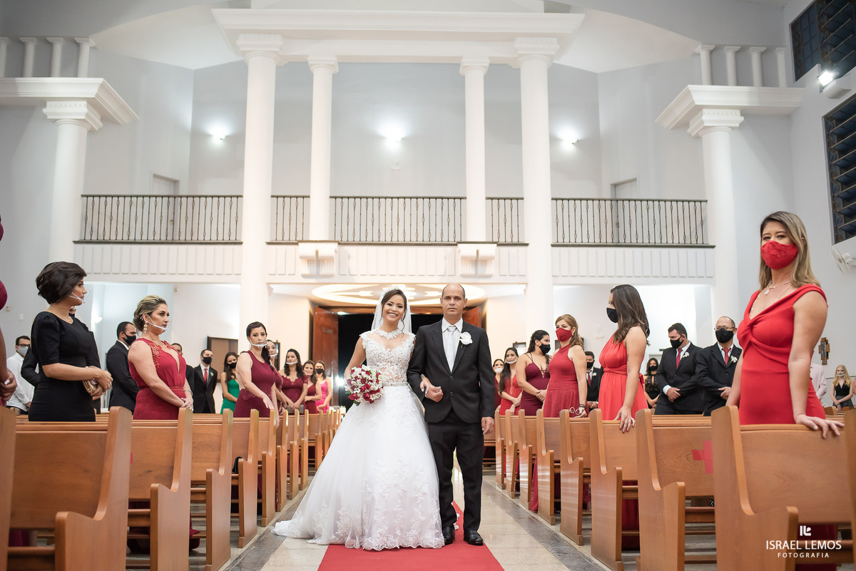 como é a igreja de são Franscico em para de minas por dentro