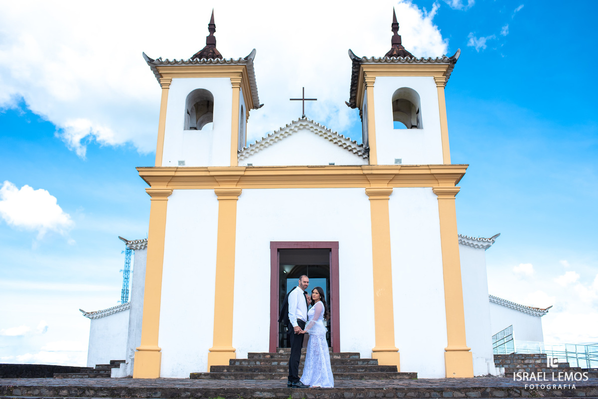 foto na igreja de n s da piedade em Caete foto pelo fotografo de casamento Israel Lemos