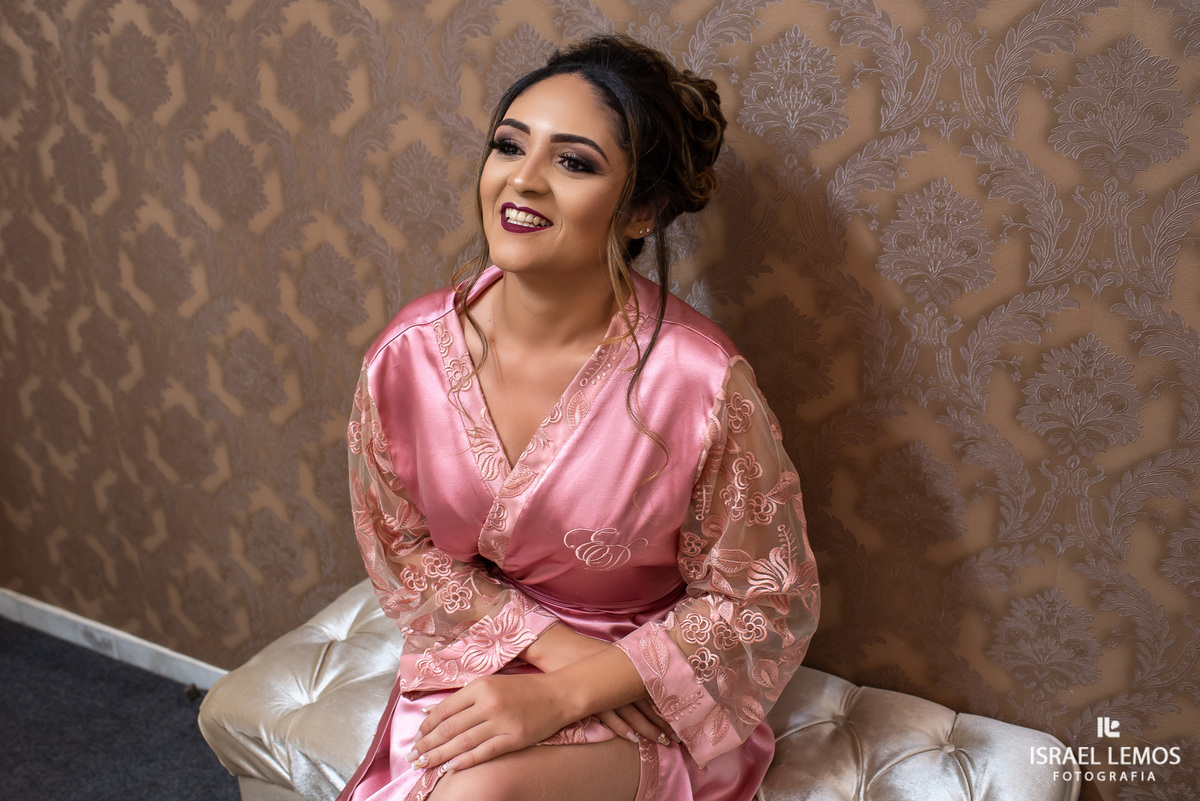 Informação sobre Érica Damas Noivas

As roupas do casamento têm uma importância para a celebração tão relevante quando a decoração, por exemplo. Afinal, trata-se de uma festa à rigor, onde todos necessitam estar de acordo com a identidade da festa. Na Éri