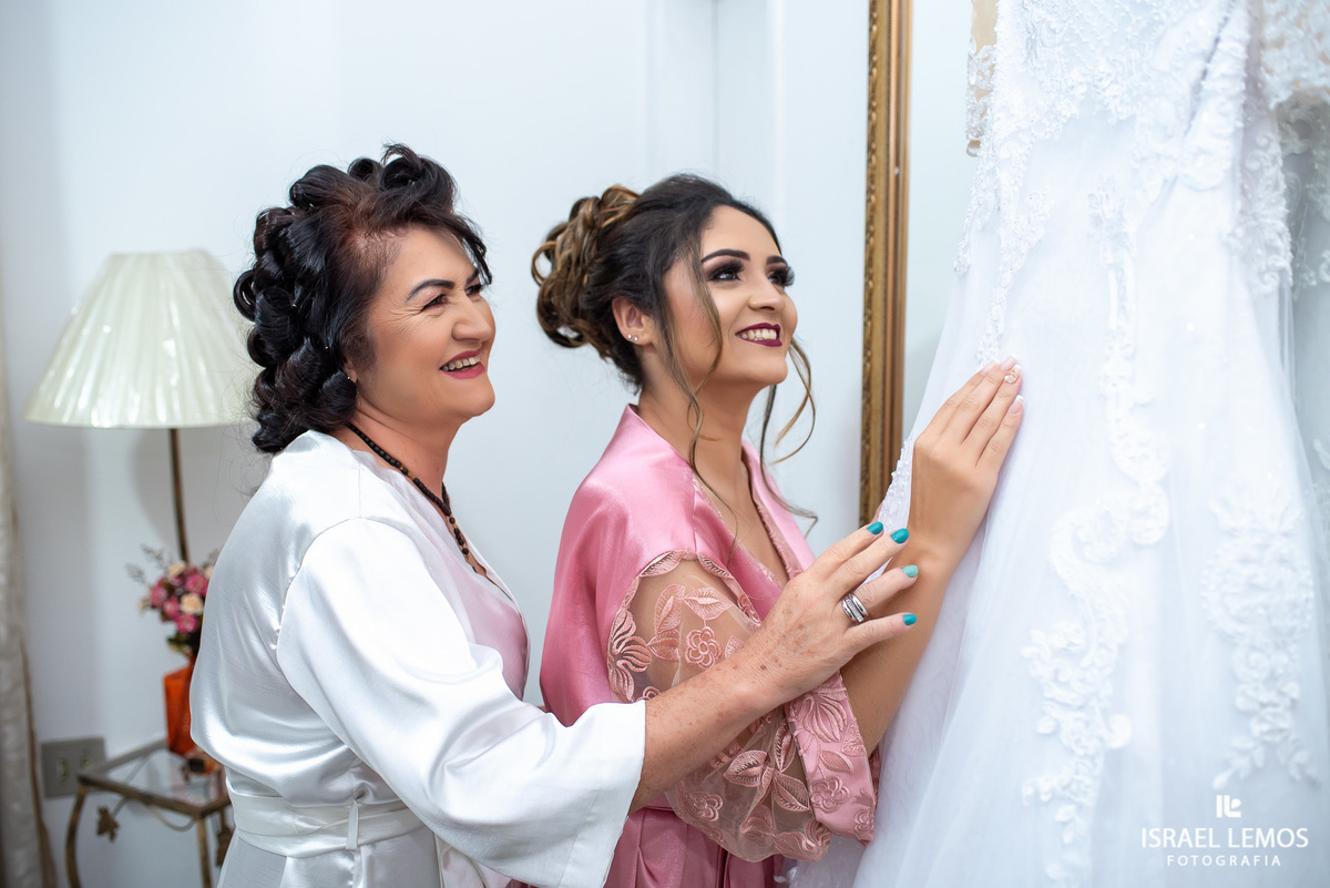 Lojas de Vestidos e Artigos para Noivas em Pará de Minas e região? Fale com Erica Damas Noivas!
Ligue para: Ver telefone
Nós estamos localizados no endereço: Rua do Rosário 76 no Bairro Centro na Cidade de Pará de Minas, MG.
O Cep de nosso endereço é: 356