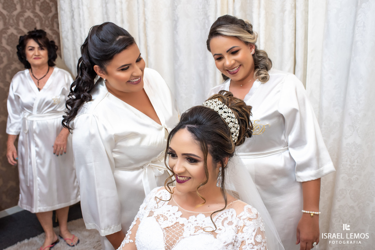 A loja Érica Damas é uma empresa especializada em tornar seu sonho em realidade! Há mais de 6 anos atuando no ramo casamentício, atendendo noivas de toda região mineira, com sua sede em Pará de Minas, e filial em Nova Serrana.

Rua do Rosário, 76 - Centro