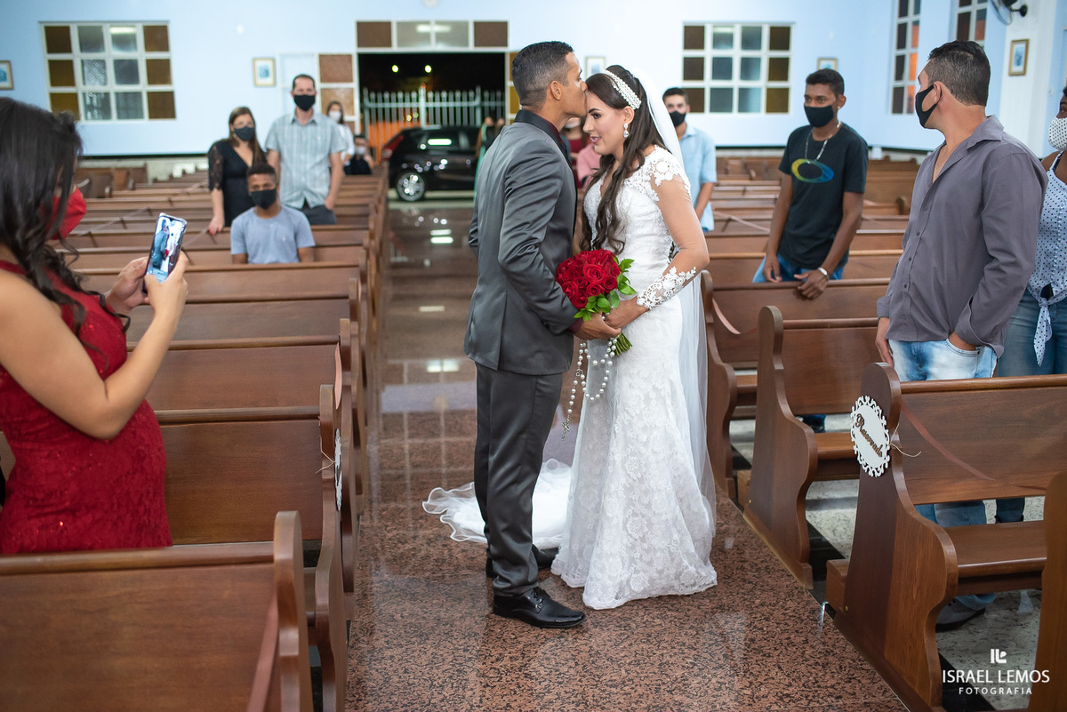 beijo na testa da novia 