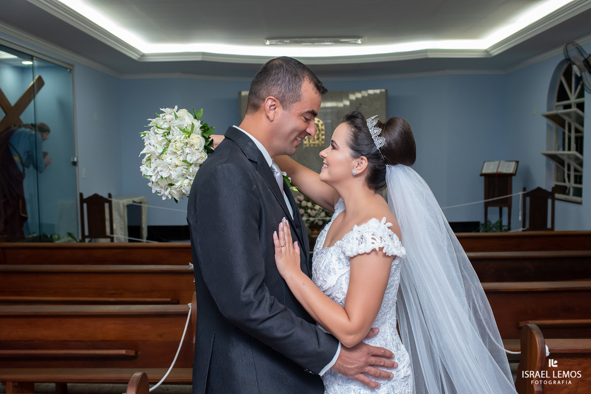 noiva pede foto no santíssimo em para de minas