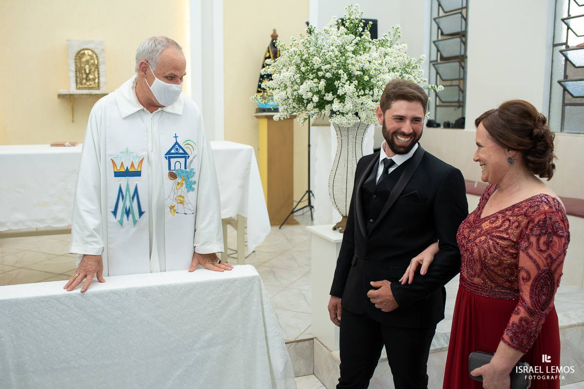 sorriso e felicidade em casar