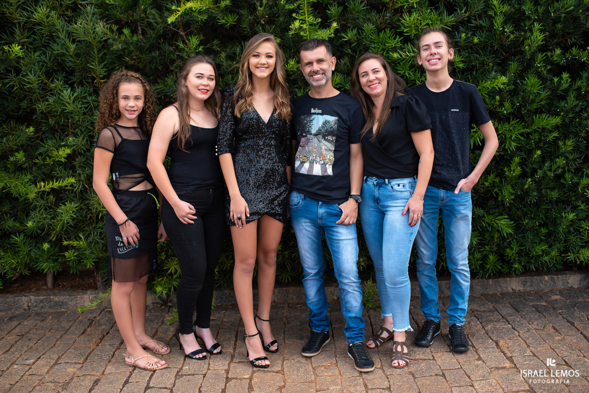 FOTOgrafia de 15 anos e debutante  em para de minas com produção de tamara oliveira e maquiagem de Silmaria Oliveira 