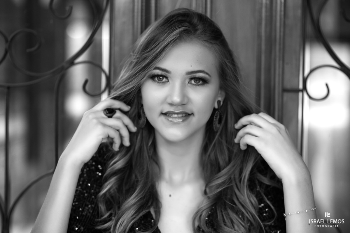 FOTOgrafia de 15 anos e debutante  em para de minas com produção de tamara oliveira e maquiagem de Silmaria Oliveira 