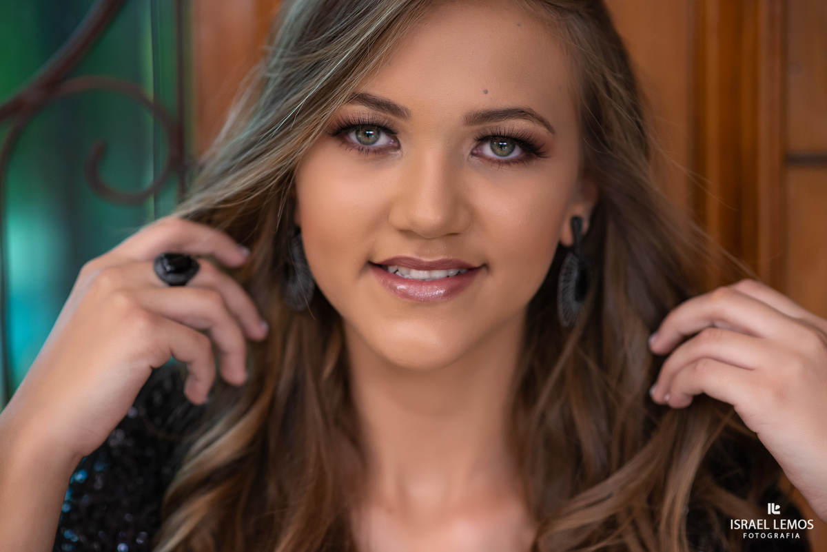 FOTOgrafia de 15 anos e debutante  em para de minas com produção de tamara oliveira e maquiagem de Silmaria Oliveira 