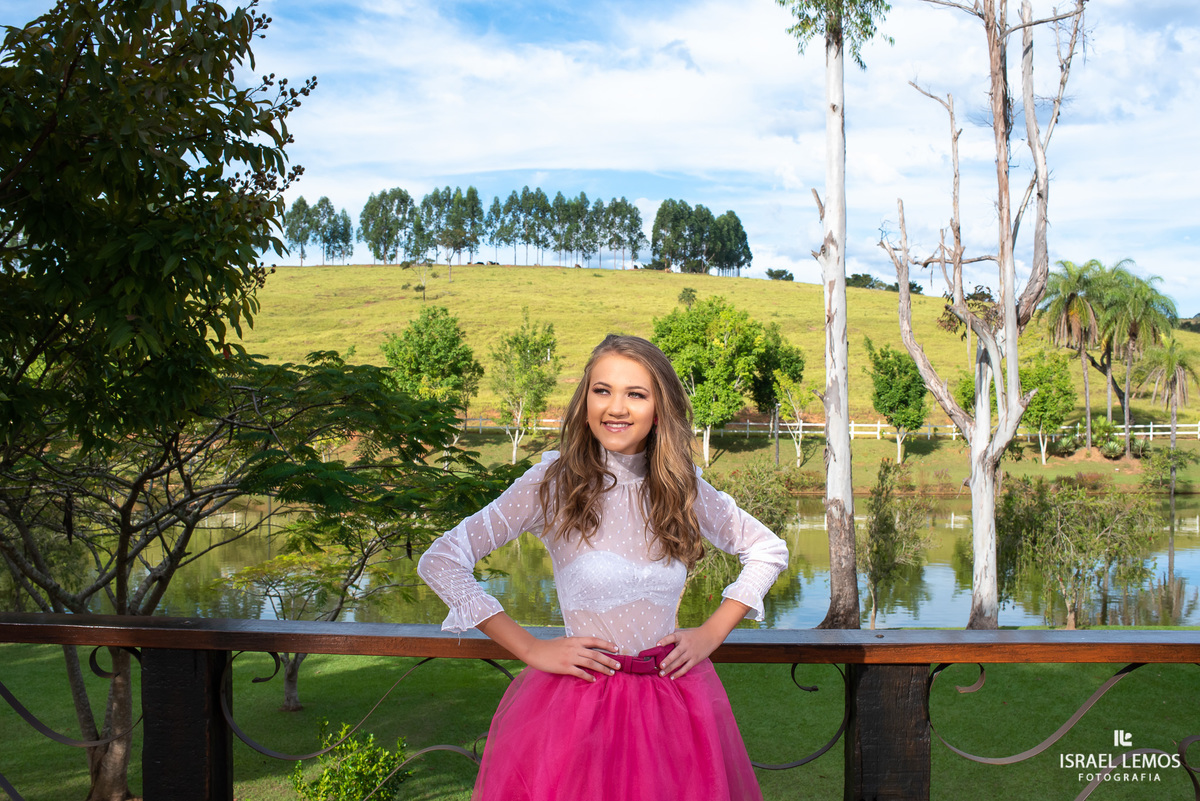 FOTOgrafia de 15 anos e debutante  em para de minas