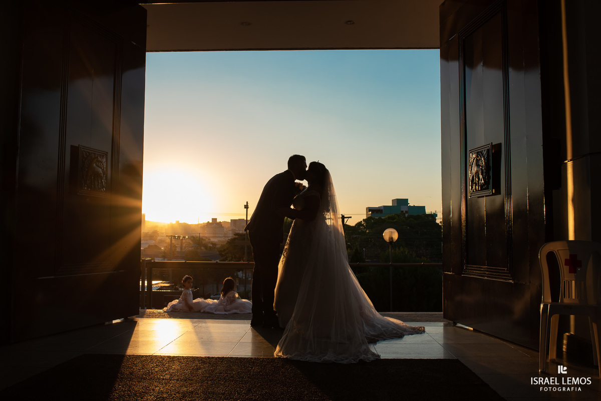 IGREJA SAO FRANCISCO DE ASSIS EM PARA DE MINAS MG COM POR DO SOL