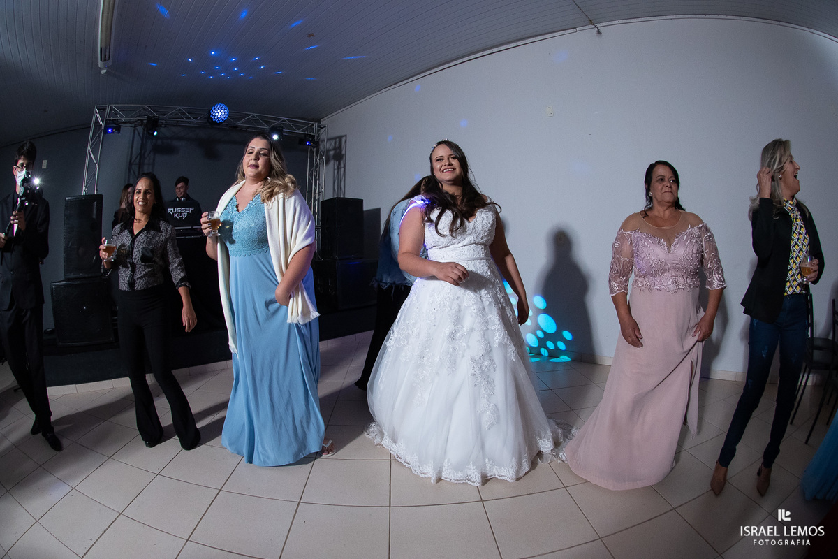 noiva na pista em PARA DE MINAS