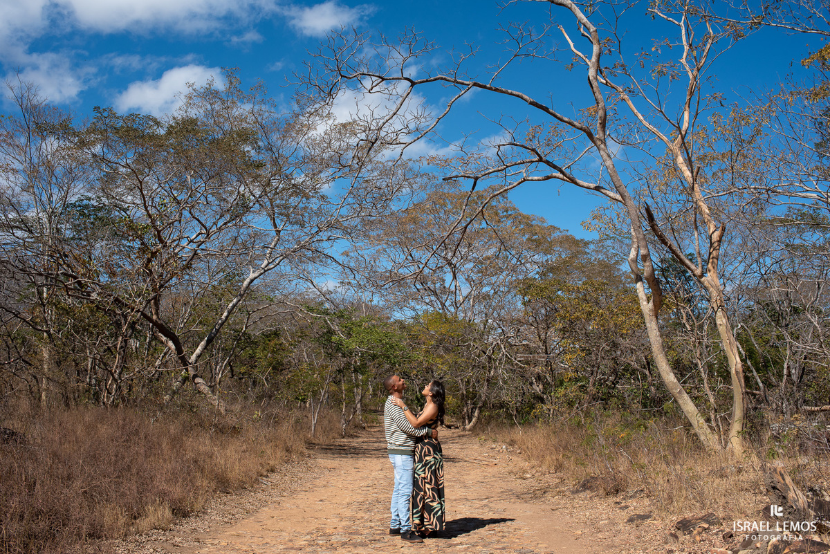 Fala, pessoal! Hoje vou mostrar para vocês um ensaio fotografico que curti muito fazer, tanto pela companhia como por todo o trabalho em si... As fotos de Thaís e Nogueira foram feitas na lindíssima Serra do Cipó, com direito a pôr do sol e tudo mais. Sem