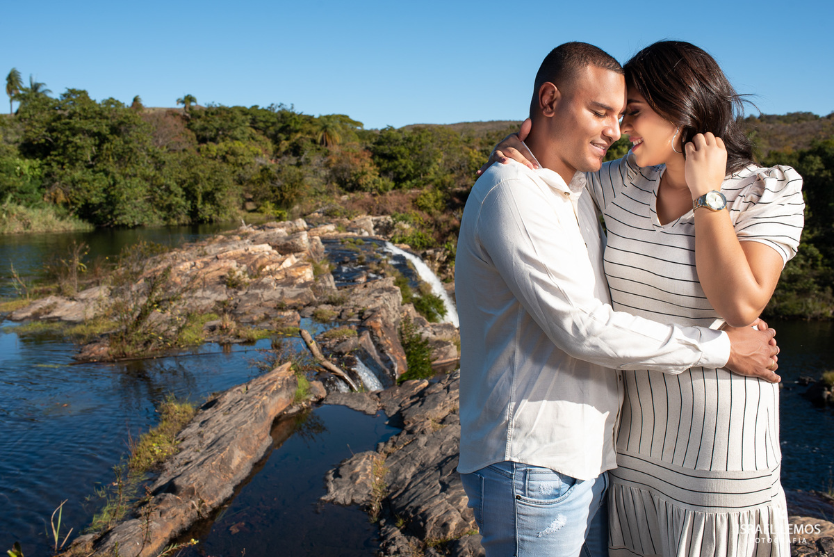 Casal da cidade de Pitangui realiza ensaio fotografico em serra do cipo