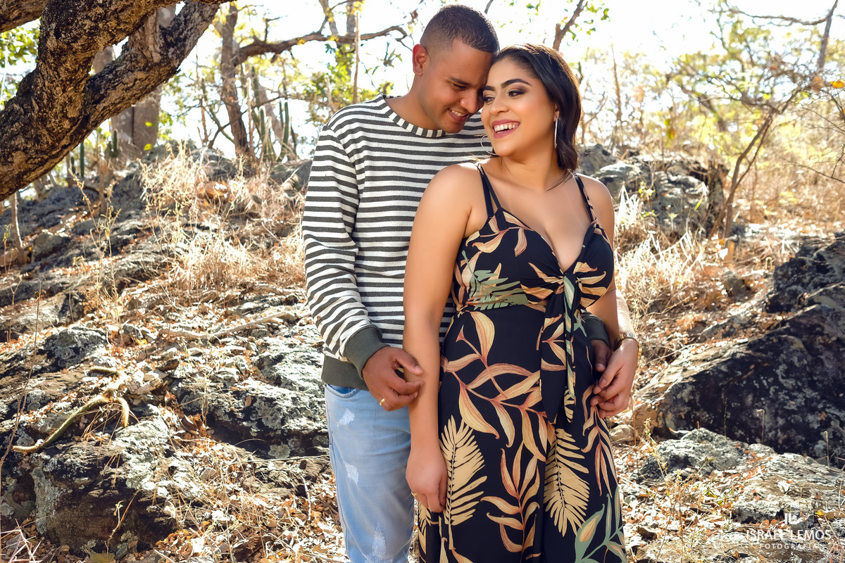 Fala, pessoal! Hoje vou mostrar para vocês um ensaio fotografico que curti muito fazer, tanto pela companhia como por todo o trabalho em si... As fotos de Thaís e Nogueira foram feitas na lindíssima Serra do Cipó, com direito a pôr do sol e tudo mais. Sem