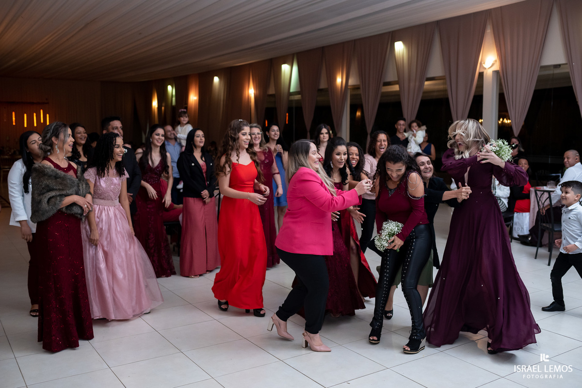 Briga para pegar o buque em Para de Minas