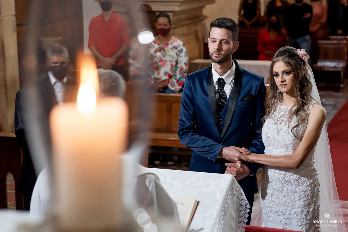 A Igreja – A construção iniciou-se na segunda metade do século XVIII, tendo finalizada em 1790, como registra a data inscrita em seu frontispício.


Segundo a historiadora Maria do Carmo Alvarenga Gomes Dodoy, do IEPHA, diferentes fontes históricas dão no