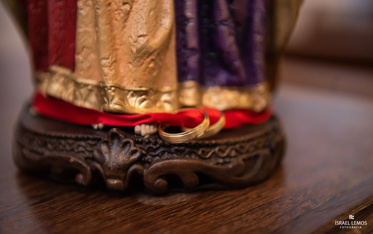 A Igreja – A construção iniciou-se na segunda metade do século XVIII, tendo finalizada em 1790, como registra a data inscrita em seu frontispício.


Segundo a historiadora Maria do Carmo Alvarenga Gomes Dodoy, do IEPHA, diferentes fontes históricas dão no