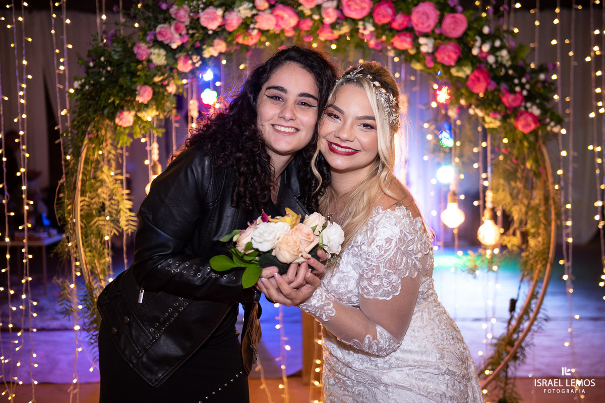 amiga pega o buque na cidade de Juatuba e casa com 1 mes