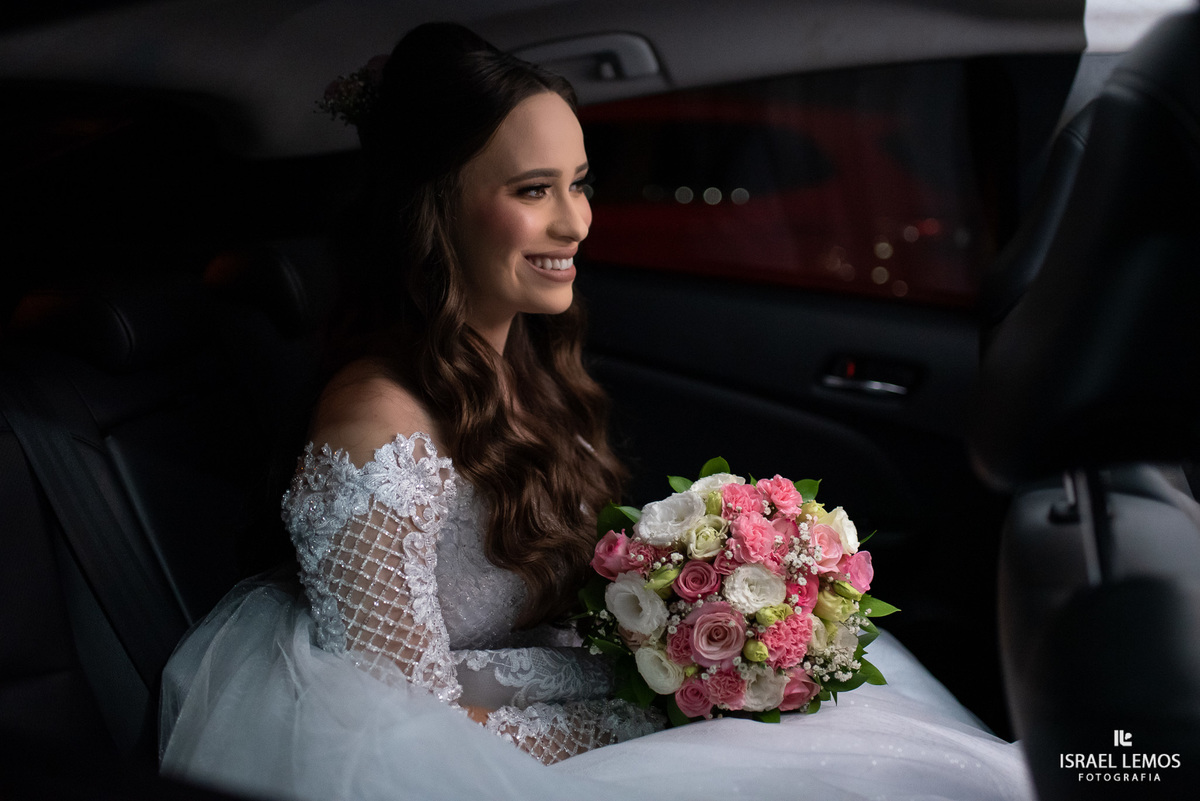 noiva saindo do carro de igaratinga