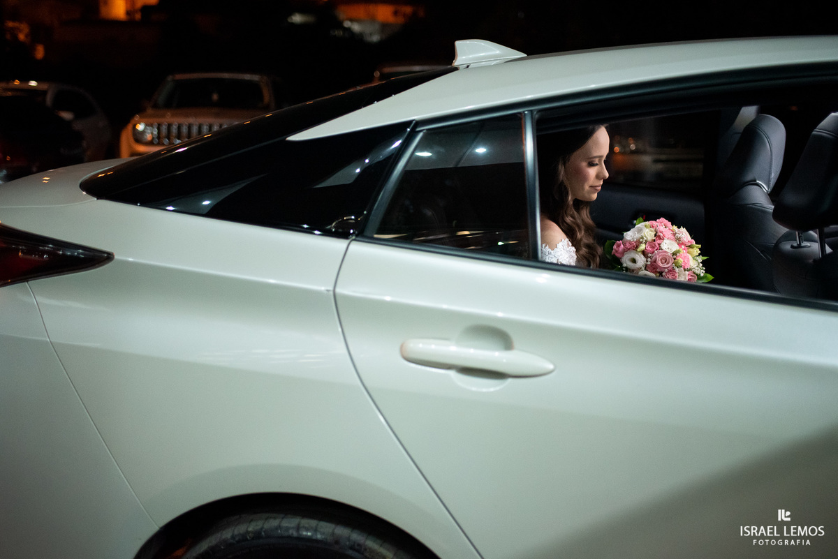 noiva saindo do carro de igaratinga