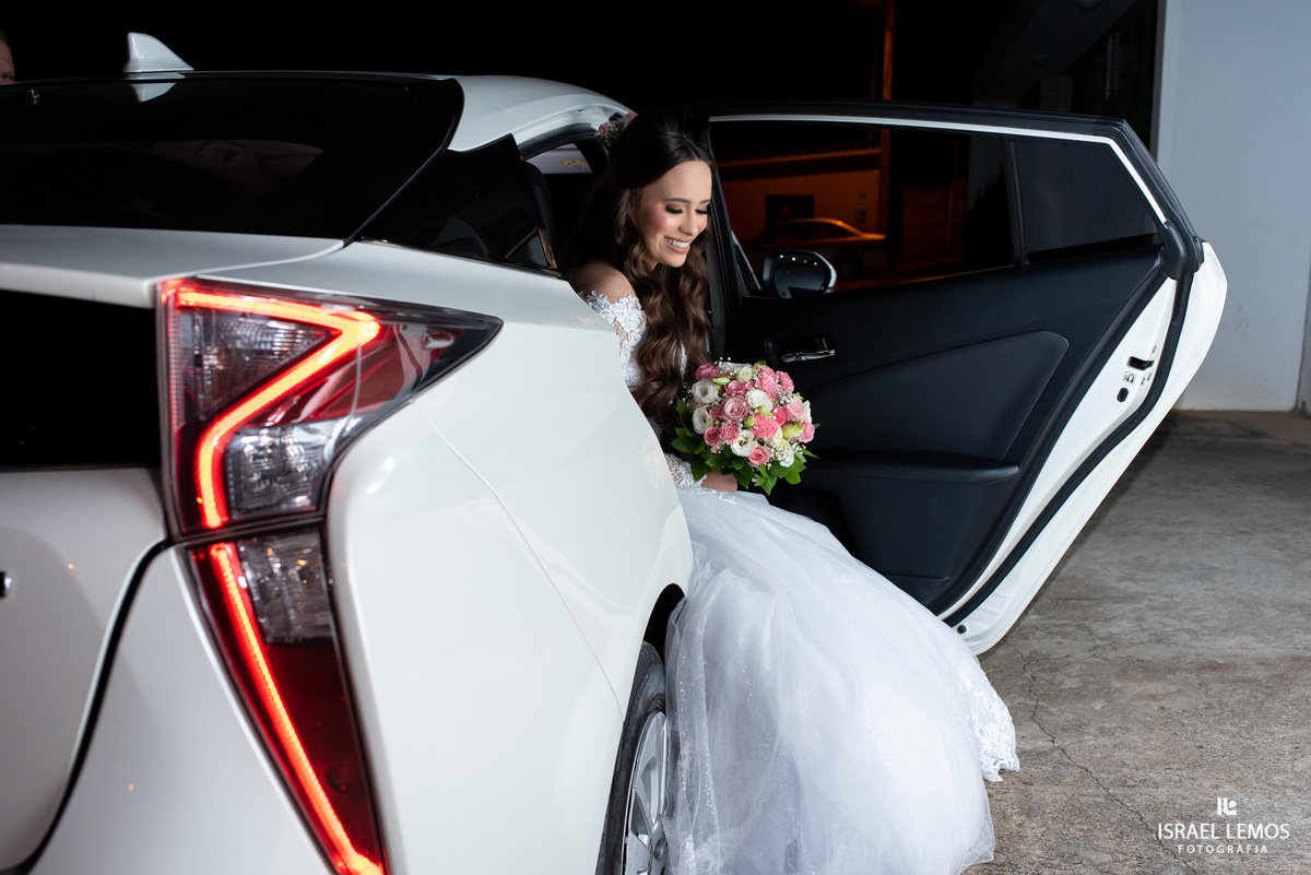 noiva saindo do carro de igaratinga