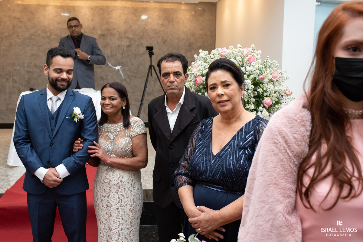 casamento na igreja batista em Igaratinga Carol e Ian pelo fotografo de casamento Israel Lemos de para de minas