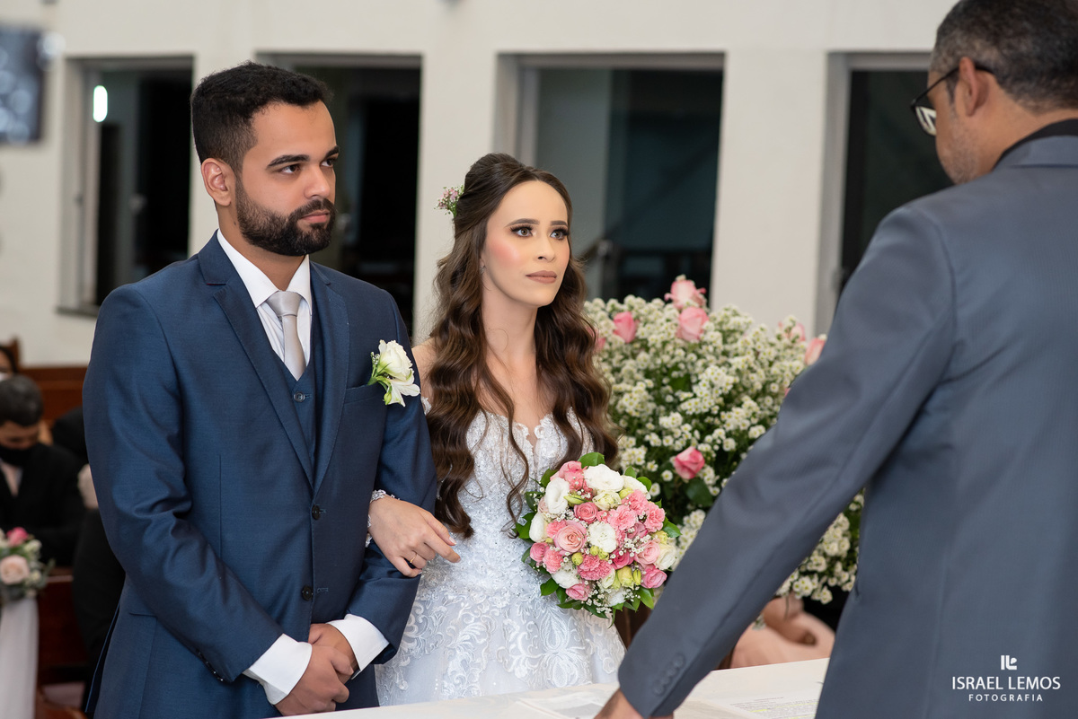 casamento na igreja batista em Igaratinga Carol e Ian pelo fotografo de casamento Israel Lemos de para de minas