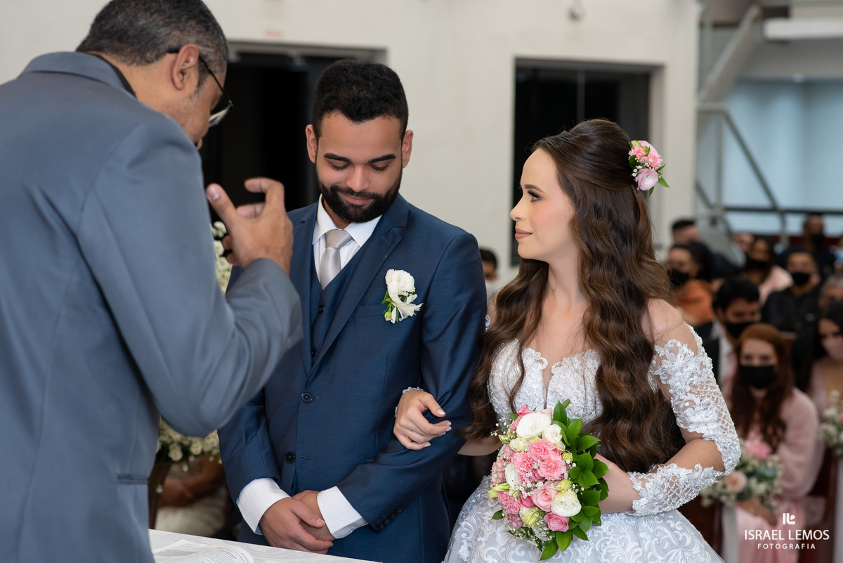 casamento na igreja batista em Igaratinga Carol e Ian pelo fotografo de casamento Israel Lemos de para de minas