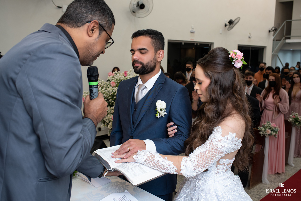 casamento na igreja batista em Igaratinga Carol e Ian pelo fotografo de casamento Israel Lemos de para de minas