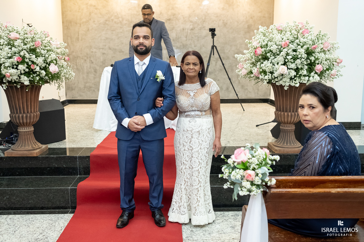 casamento na igreja batista em Igaratinga Carol e Ian pelo fotografo de casamento Israel Lemos de para de minas