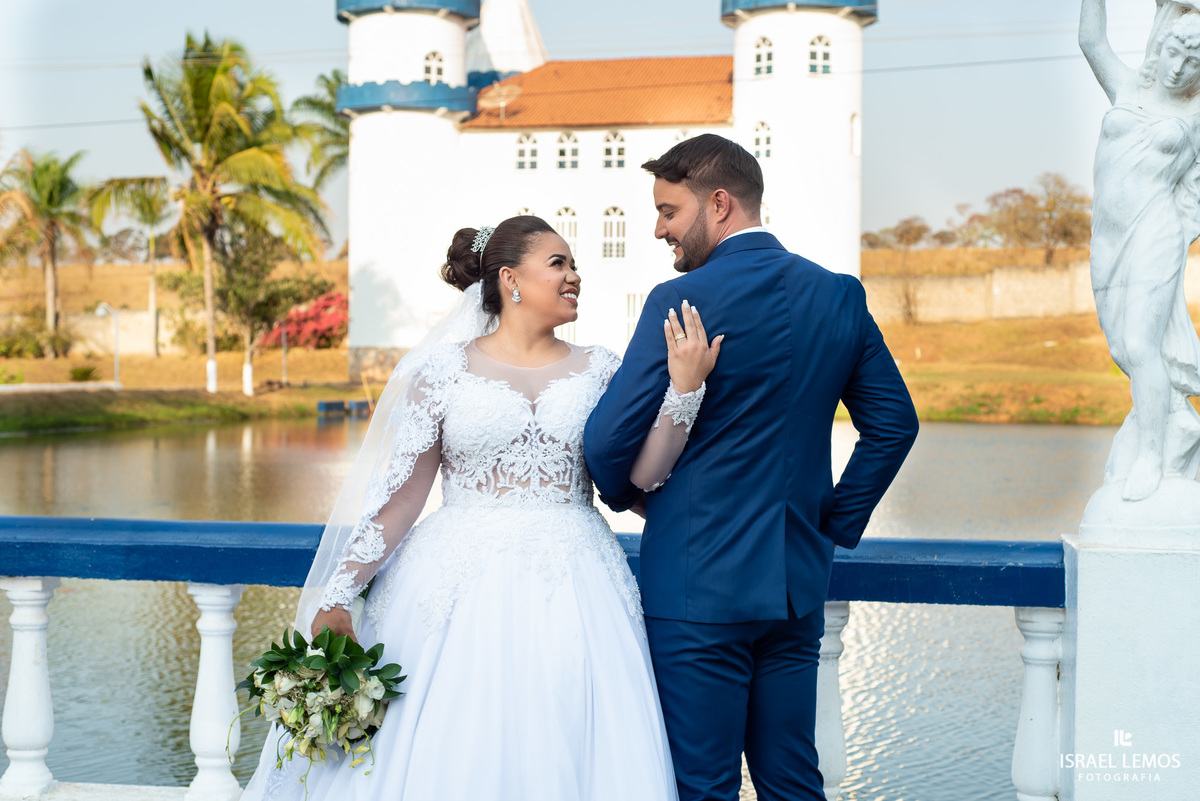 Casamento que aconteceu na cidade de dores do Indaia no famoso castelinho com fotos de Israel Lemos fotografo em para de minas 