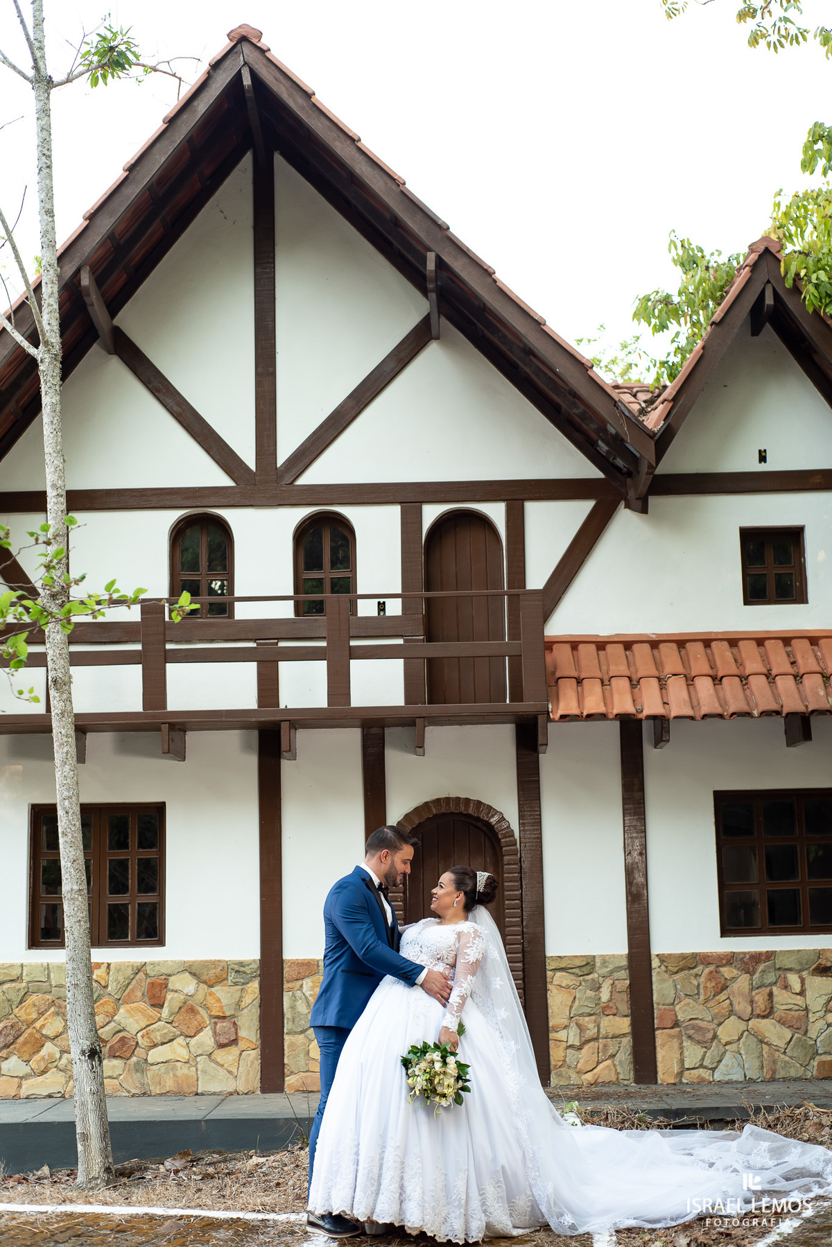 Casamento que aconteceu na cidade de dores do Indaia no famoso castelinho com fotos de Israel Lemos fotografo em para de minas 