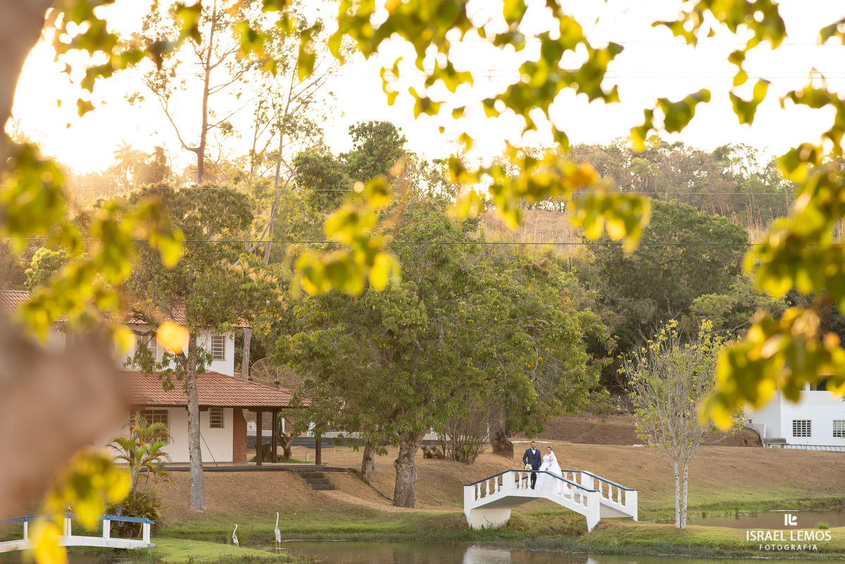 Casamento que aconteceu na cidade de dores do Indaia no famoso castelinho com fotos de Israel Lemos fotografo em para de minas 