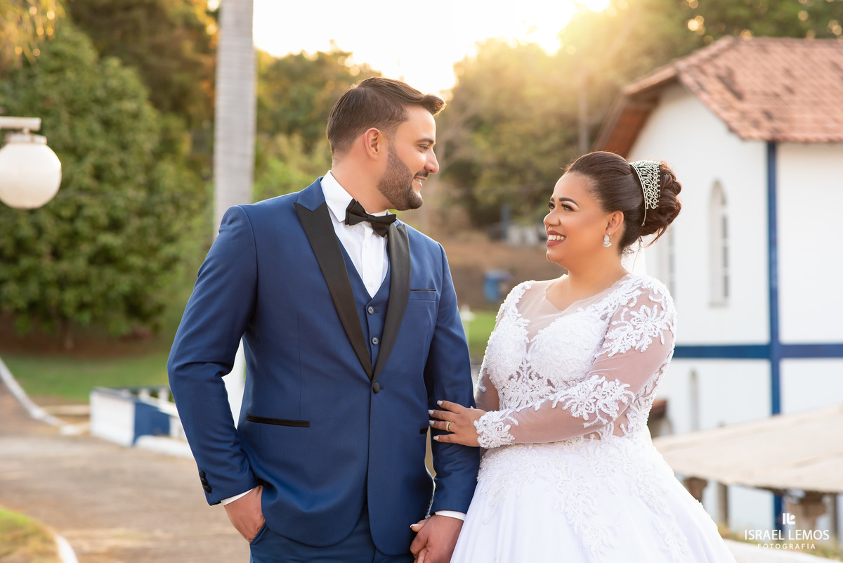 Casamento que aconteceu na cidade de dores do Indaia no famoso castelinho com fotos de Israel Lemos fotografo em para de minas 
