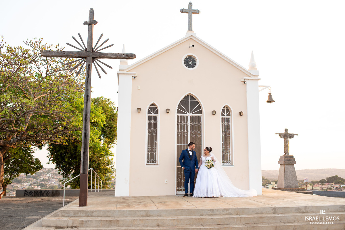 Casamento que aconteceu na cidade de dores do Indaia no famoso castelinho com fotos de Israel Lemos fotografo em para de minas 