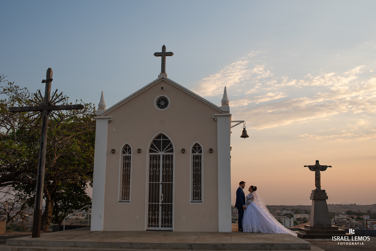 Casamento que aconteceu na cidade de dores do Indaia no famoso castelinho com fotos de Israel Lemos fotografo em para de minas 
