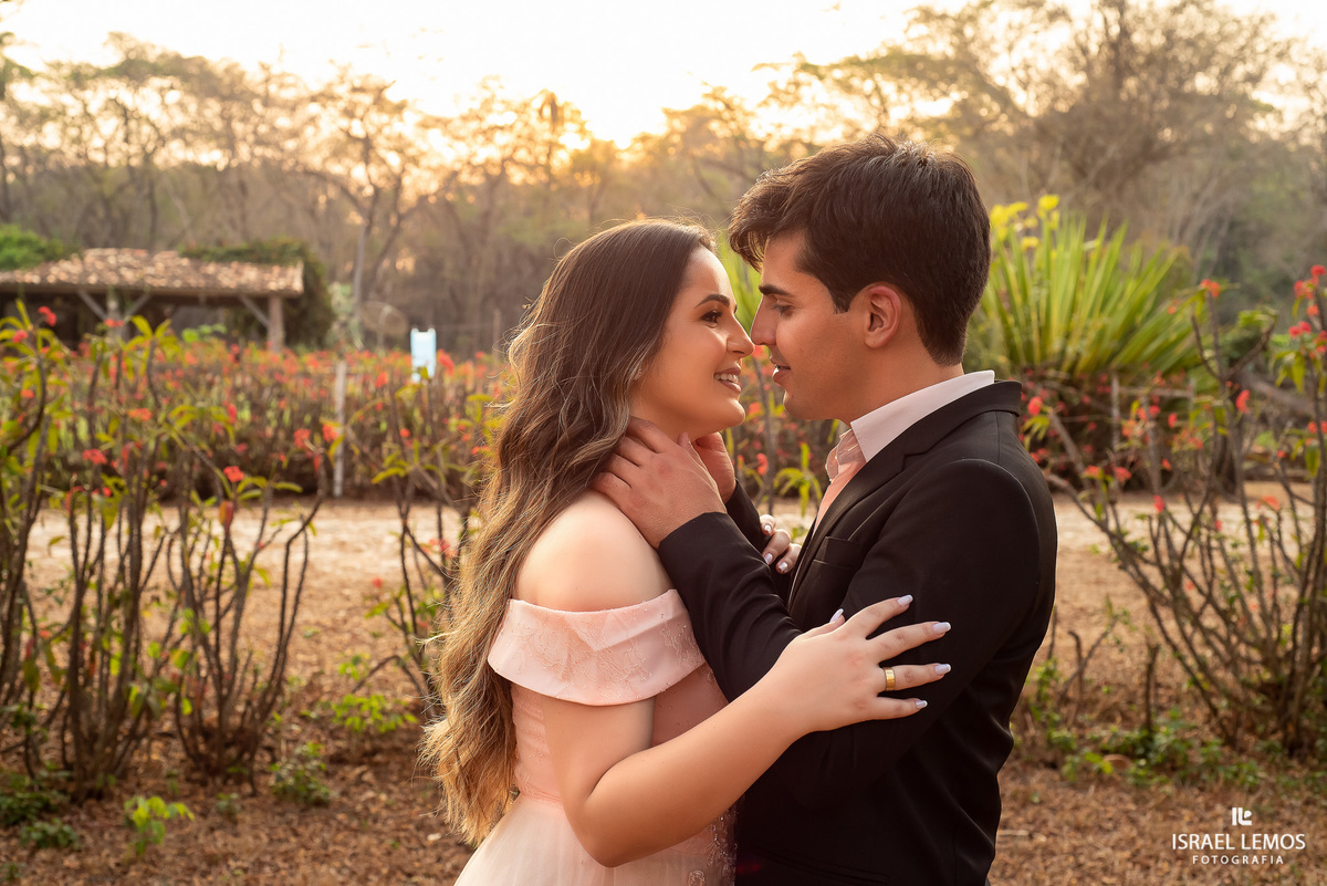 Inacreditável este cenário com tanta história! O local escolhido pelo casal foi a Fazenda e Pousada Jagoara Velha que fica na cidade de Matozinhos-MG, uma igreja que foi iniciada pelo próprio Aleijadinho (escultor, entalhador e arquiteto do século XVIII),