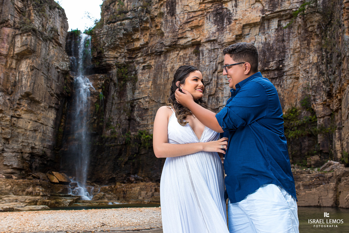 fotografia de casal na cidade de capitolio fotografo realiza fotos na lancha