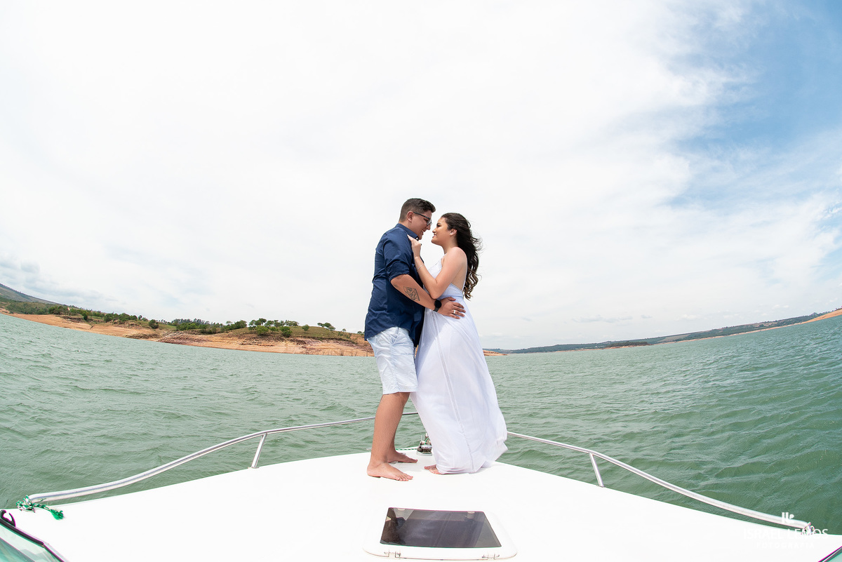 Você conhecerá os principais pontos turísticos do Lago de Furnas. Cachoeiras encantadoras e surpreendentes te aguardam. 

Entre o Balneário de Escarpas do Lago e os Canyons, passaremos pela Cachoeira Lagoa Azul, Vale dos Tucanos e Cachoeirinha da Ilha. 

