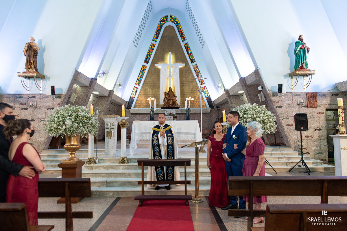 Oi, pessoal! Agora é momento de ver como foi a cerimônia de casamento de Jessica e Moises, que aconteceu na Igreja Matriz de Nossa Senhora da Piedade, em Pará de Minas/MG, celebrada pelo padre Adriano. 