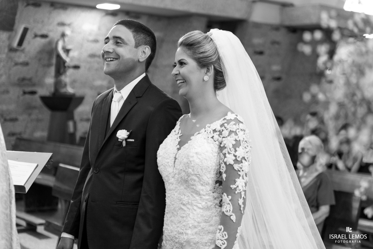 Oi, pessoal! Agora é momento de ver como foi a cerimônia de casamento de Jessica e Moises, que aconteceu na Igreja Matriz de Nossa Senhora da Piedade, em Pará de Minas/MG, celebrada pelo padre Adriano. 