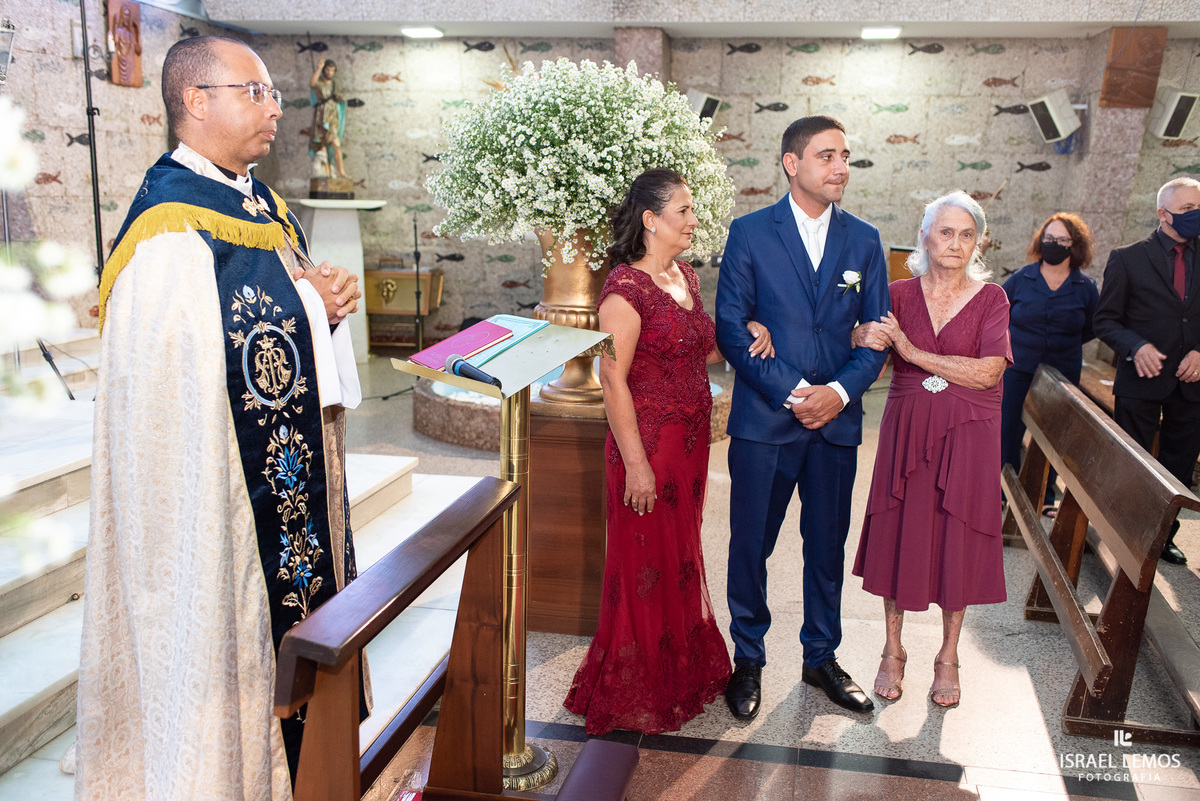 Oi, pessoal! Agora é momento de ver como foi a cerimônia de casamento de Jessica e Moises, que aconteceu na Igreja Matriz de Nossa Senhora da Piedade, em Pará de Minas/MG, celebrada pelo padre Adriano. 