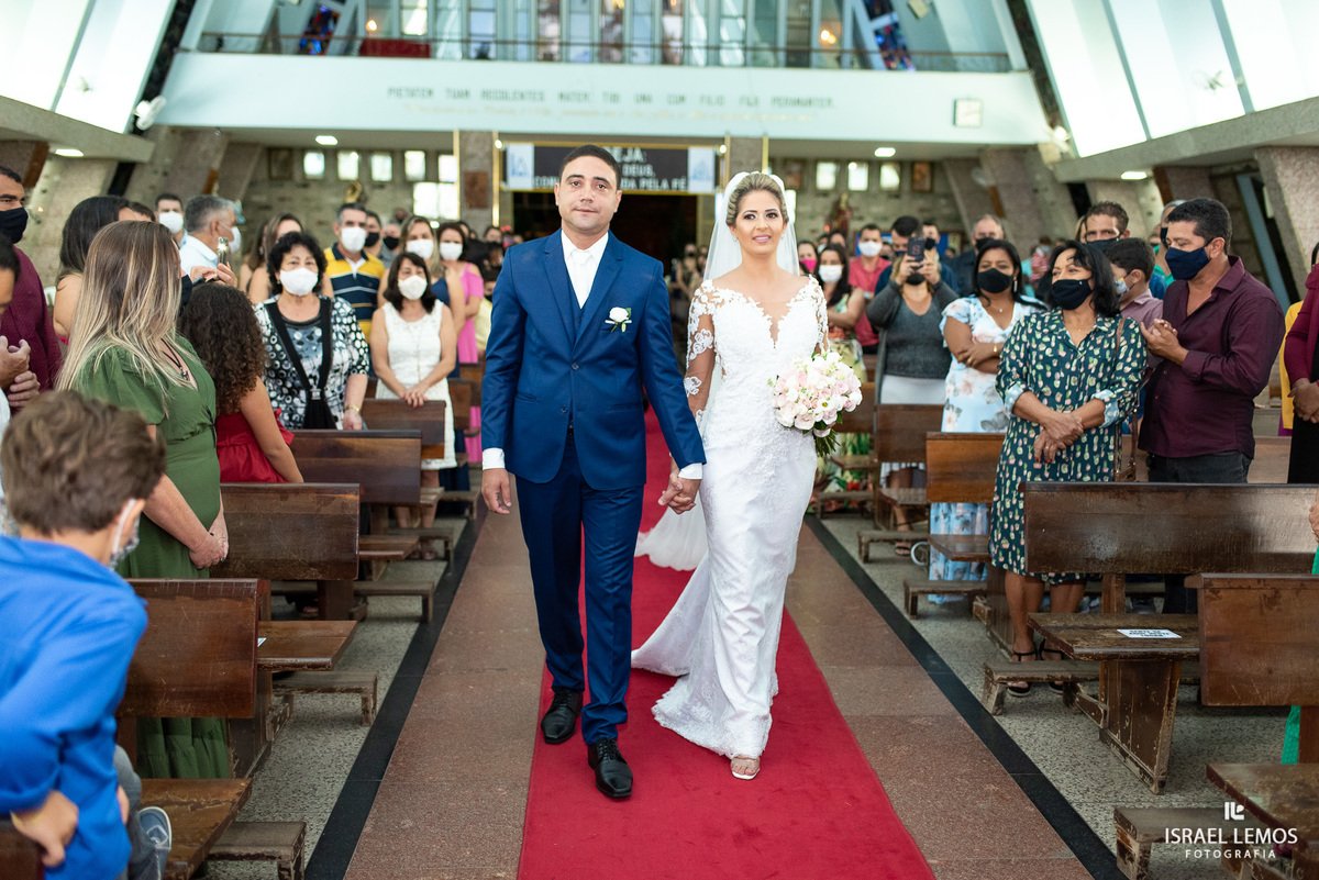 Oi, pessoal! Agora é momento de ver como foi a cerimônia de casamento de Jessica e Moises, que aconteceu na Igreja Matriz de Nossa Senhora da Piedade, em Pará de Minas/MG, celebrada pelo padre Adriano. 