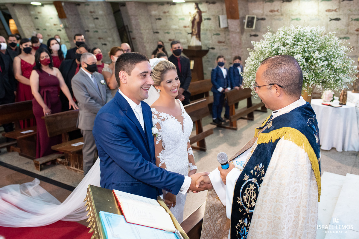 Oi, pessoal! Agora é momento de ver como foi a cerimônia de casamento de Jessica e Moises, que aconteceu na Igreja Matriz de Nossa Senhora da Piedade, em Pará de Minas/MG, celebrada pelo padre Adriano. 