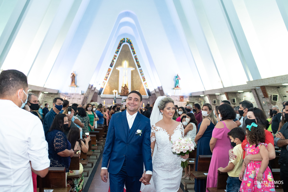 Oi, pessoal! Agora é momento de ver como foi a cerimônia de casamento de Jessica e Moises, que aconteceu na Igreja Matriz de Nossa Senhora da Piedade, em Pará de Minas/MG, celebrada pelo padre Adriano. 